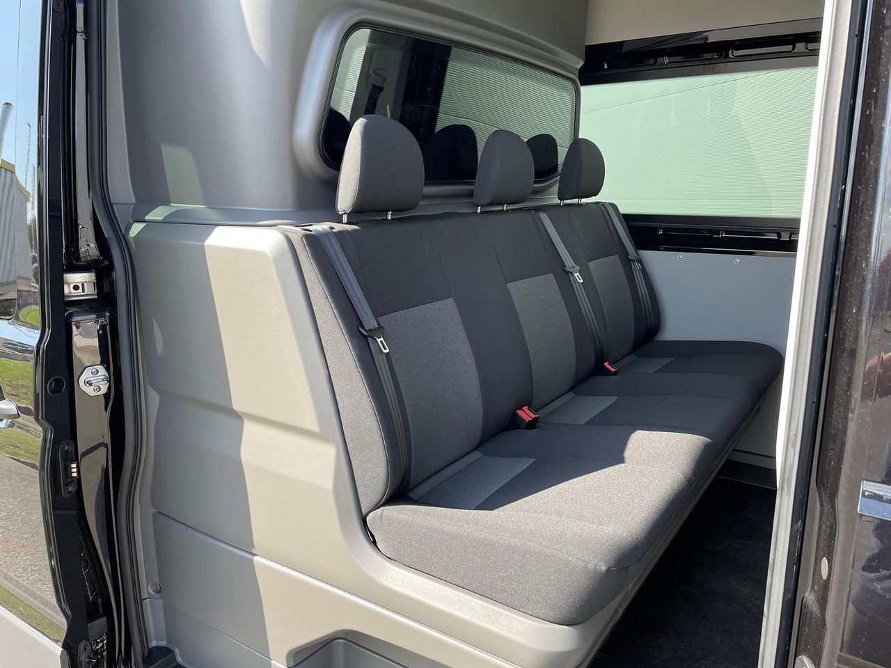 Volkswagen Crafter 35 Kasten PLUS L4H3 6SITZE MIXTO NAV AHK - Dubă, Autoutilitară cabină dublă: Foto 2 Volkswagen Crafter 35 Kasten PLUS L4H3 6SITZE MIXTO NAV AHK - Dubă, Autoutilitară cabină dublă: Foto 2