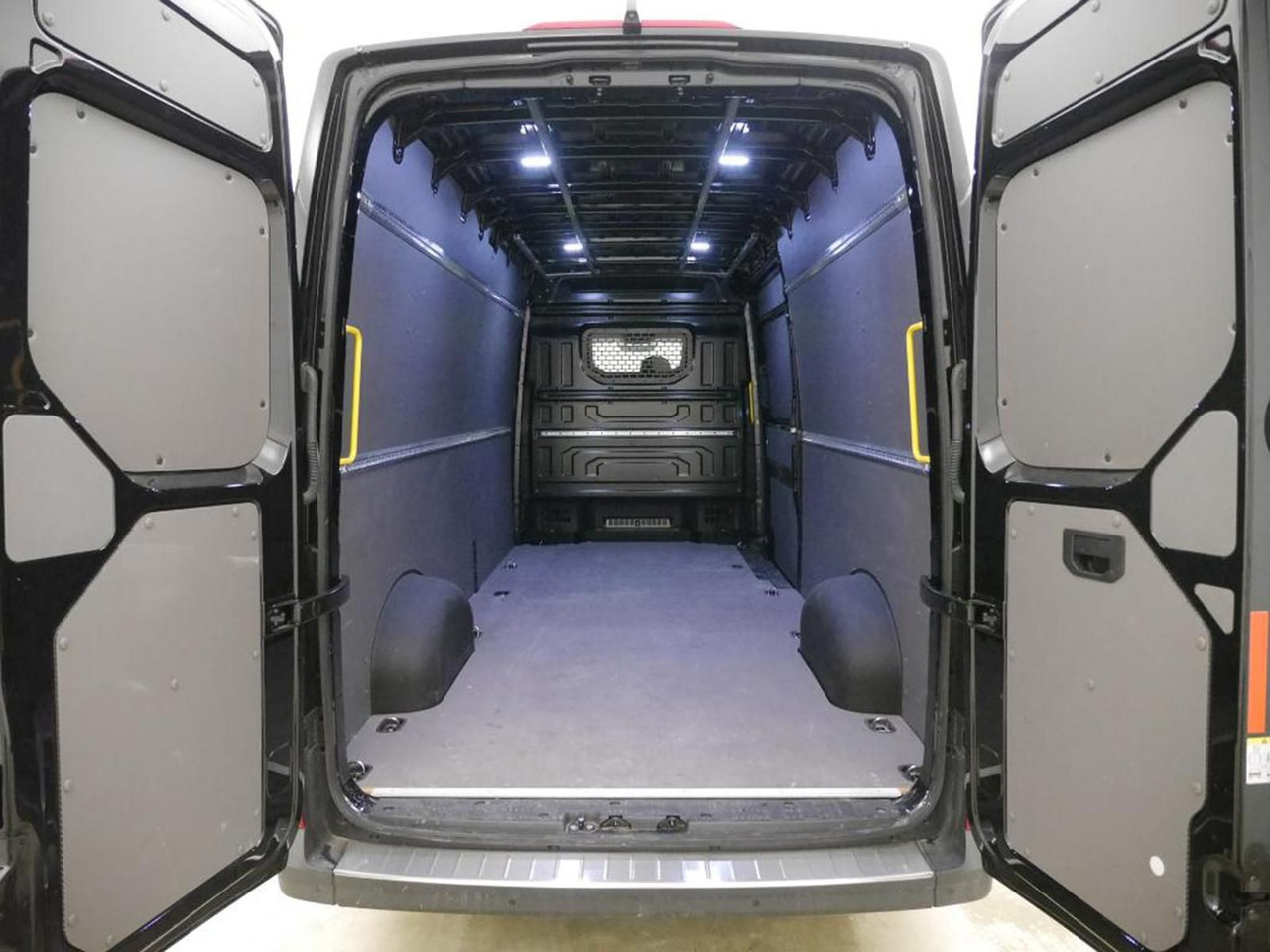Volkswagen Crafter Kasten 35 L4H3 NAVI DAB PDC KAMERA - Dubă: Foto 4 Volkswagen Crafter Kasten 35 L4H3 NAVI DAB PDC KAMERA - Dubă: Foto 4