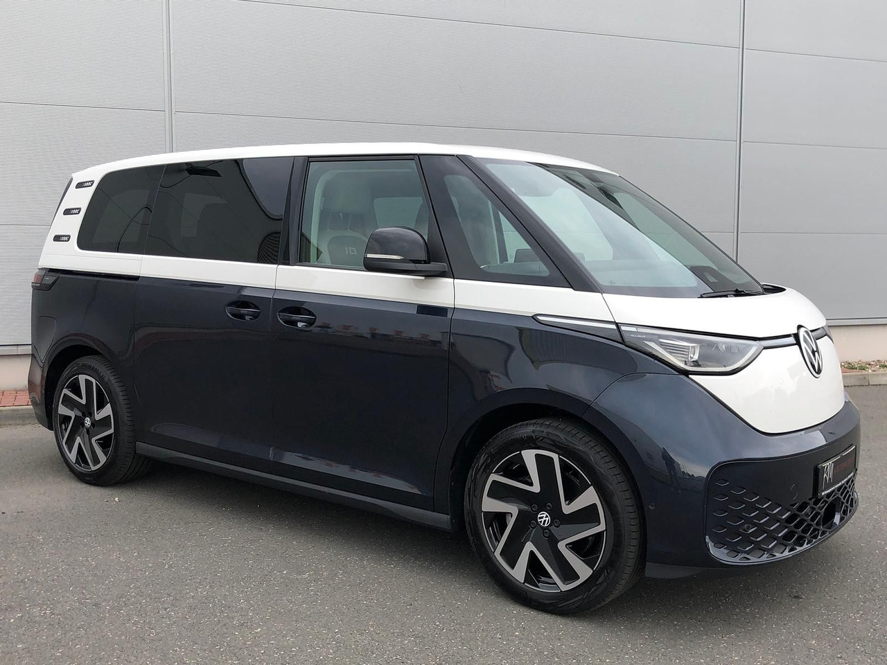 Volkswagen ID. Buzz 150 kW Pro AHK ACC MATRIX LED KEYLESS - Transport persoane, Autoutilitară electrică: Foto 2 Volkswagen ID. Buzz 150 kW Pro AHK ACC MATRIX LED KEYLESS - Transport persoane, Autoutilitară electrică: Foto 2