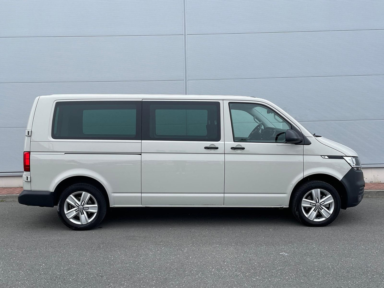Volkswagen T6.1 Transporter 2.0 TDI lang 4MOTION SITZHZ NAV - Dubă: Foto 5 Volkswagen T6.1 Transporter 2.0 TDI lang 4MOTION SITZHZ NAV - Dubă: Foto 5