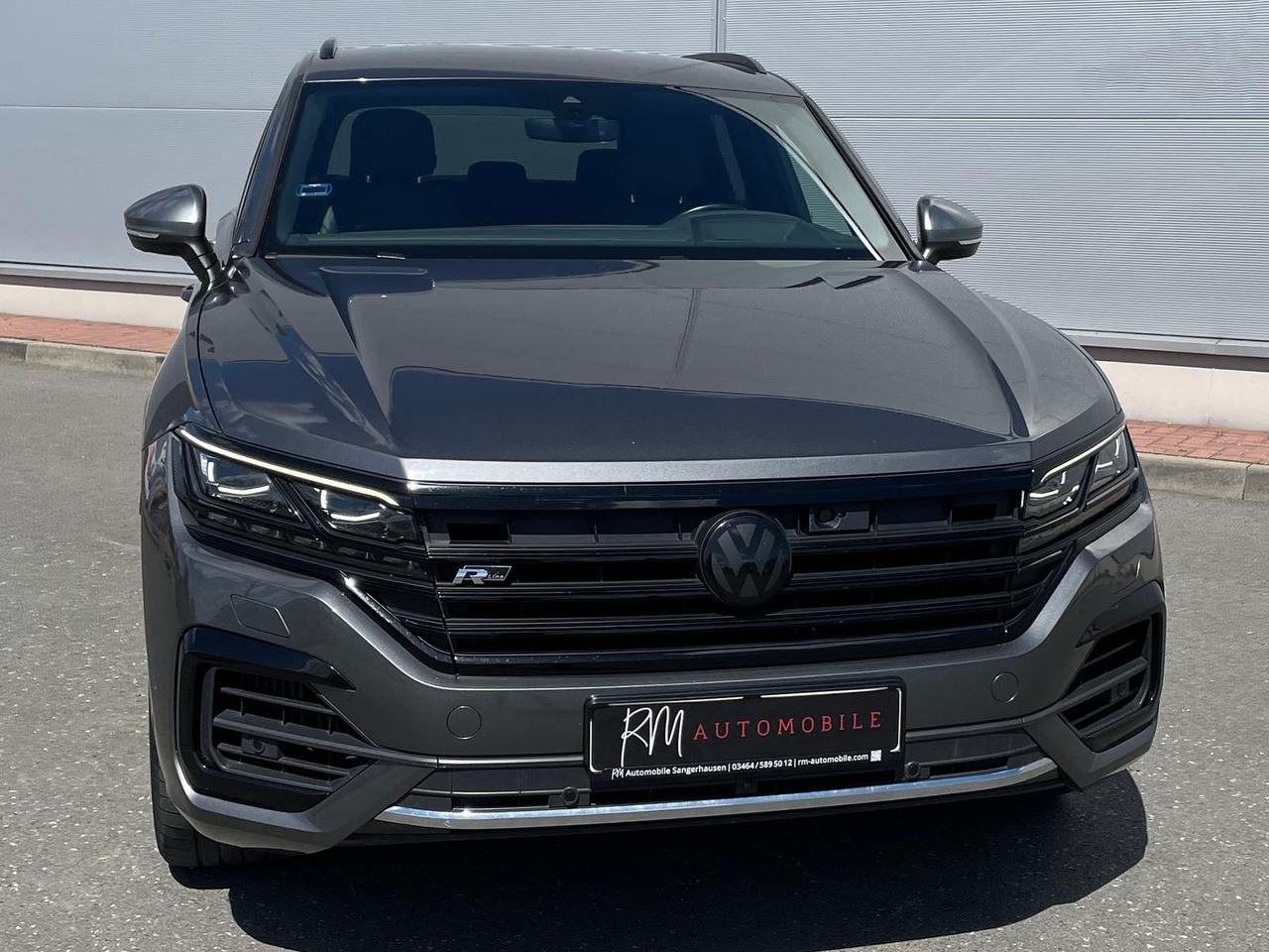 Volkswagen Touareg 4.0 V8 TDI One Million 4M LEDER AHK ACC - SUV: Foto 3 Volkswagen Touareg 4.0 V8 TDI One Million 4M LEDER AHK ACC - SUV: Foto 3