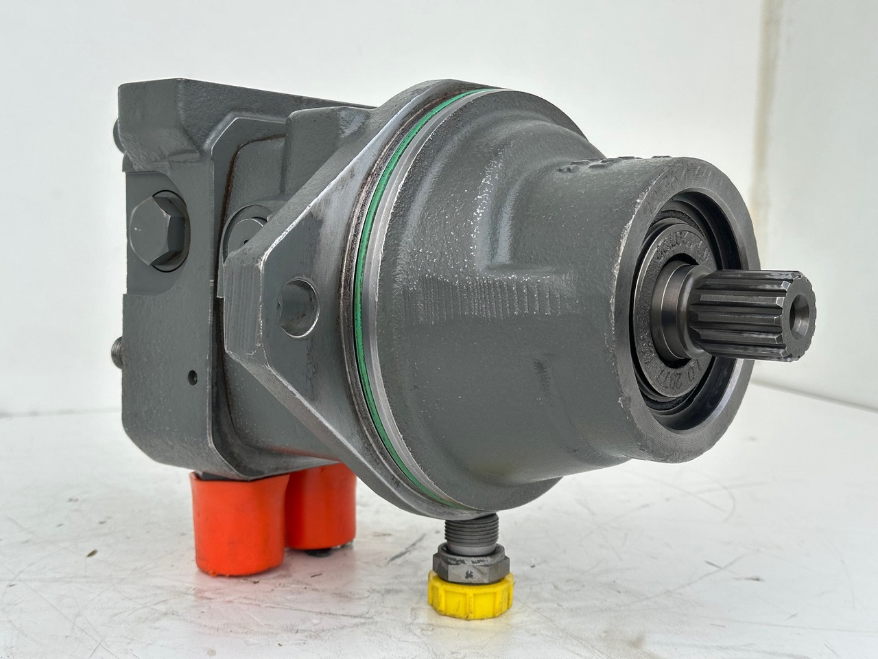 LIEBHERR Original Hydraulikeinbaumotor AT-FMF045. ID-Nr.9075181 – ID-Nr.10125043A. A309, A311, A312, A314, A316, A900, A904, A918, R313, R317, R900, R904. #A18.12.90158# - Motor hidraulic pentru Excavator: Foto 4 LIEBHERR Original Hydraulikeinbaumotor AT-FMF045. ID-Nr.9075181 – ID-Nr.10125043A. A309, A311, A312, A314, A316, A900, A904, A918, R313, R317, R900, R904. #A18.12.90158# - Motor hidraulic pentru Excavator: Foto 4