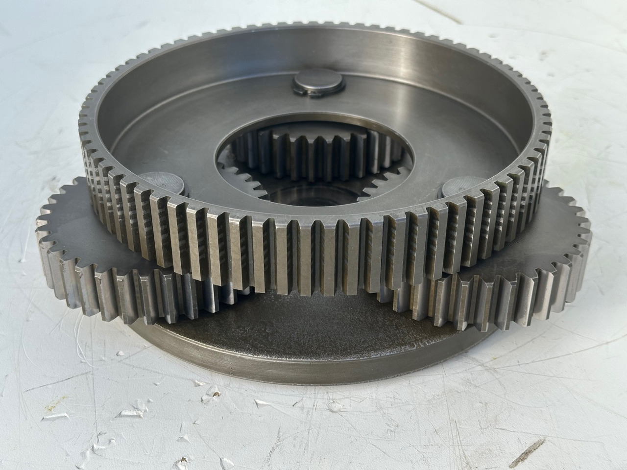 LIEBHERR Original Planetenträger ID-Nr.944171103 mit Planetenräder ID-Nr.944110603-ID-Nr.90201469 mit Lamellenträger ID-Nr.944112103. A900C,A944B,E942,LOS942,LOS944,P942,P944,R942,R944,R944B. #HRV# - Reductor de rotire pentru Excavator: Foto 2 LIEBHERR Original Planetenträger ID-Nr.944171103 mit Planetenräder ID-Nr.944110603-ID-Nr.90201469 mit Lamellenträger ID-Nr.944112103. A900C,A944B,E942,LOS942,LOS944,P942,P944,R942,R944,R944B. #HRV# - Reductor de rotire pentru Excavator: Foto 2