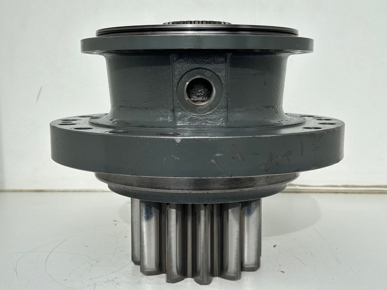 Liebherr Abtriebswellengehäuse ID-Nr.90013701 mit Abtriebswelle ID-Nr.90214087. SAT275A290. R922 LC-1486. R924 LC-1487. #0871#0876# - Transmisie pentru Utilaje constructii: Foto 1 Liebherr Abtriebswellengehäuse ID-Nr.90013701 mit Abtriebswelle ID-Nr.90214087. SAT275A290. R922 LC-1486. R924 LC-1487. #0871#0876# - Transmisie pentru Utilaje constructii: Foto 1