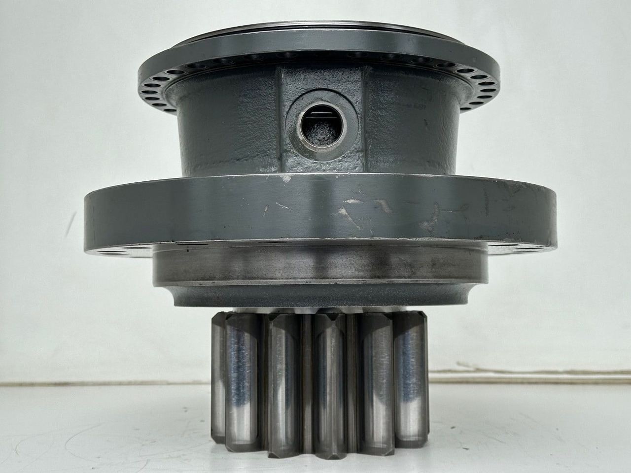 Liebherr Abtriebswellengehäuse ID-Nr.90013701 mit Abtriebswelle ID-Nr.90214087. SAT275A290. R922 LC-1486. R924 LC-1487. #0871#0876# - Transmisie pentru Utilaje constructii: Foto 2 Liebherr Abtriebswellengehäuse ID-Nr.90013701 mit Abtriebswelle ID-Nr.90214087. SAT275A290. R922 LC-1486. R924 LC-1487. #0871#0876# - Transmisie pentru Utilaje constructii: Foto 2