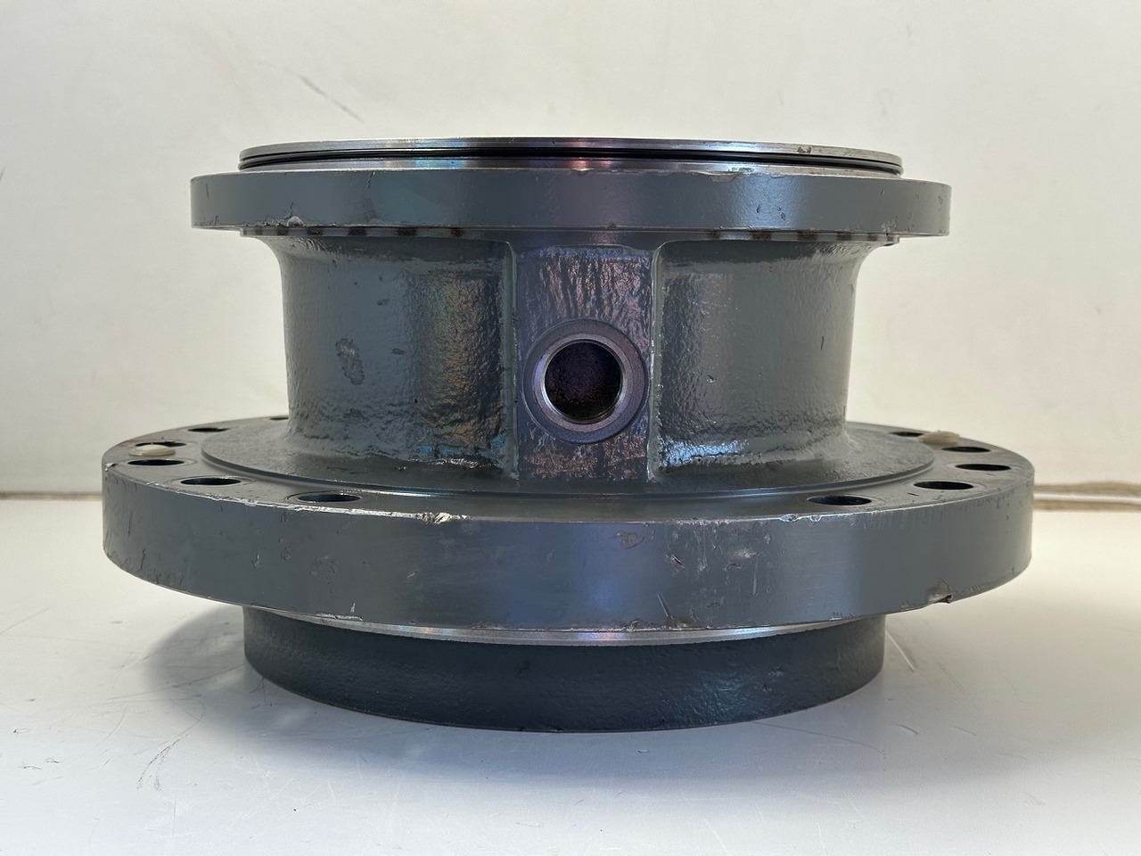 Liebherr Abtriebswellengehäuse ID-Nr.90208566 inkl. beiden Kegelrollenlager ID-Nr.10030908 - ID-Nr.761001903. LH40, LH50, R926, R928, R930. #90208566.1903# - Cutie de viteze și piese pentru Utilaje constructii: Foto 1 Liebherr Abtriebswellengehäuse ID-Nr.90208566 inkl. beiden Kegelrollenlager ID-Nr.10030908 - ID-Nr.761001903. LH40, LH50, R926, R928, R930. #90208566.1903# - Cutie de viteze și piese pentru Utilaje constructii: Foto 1