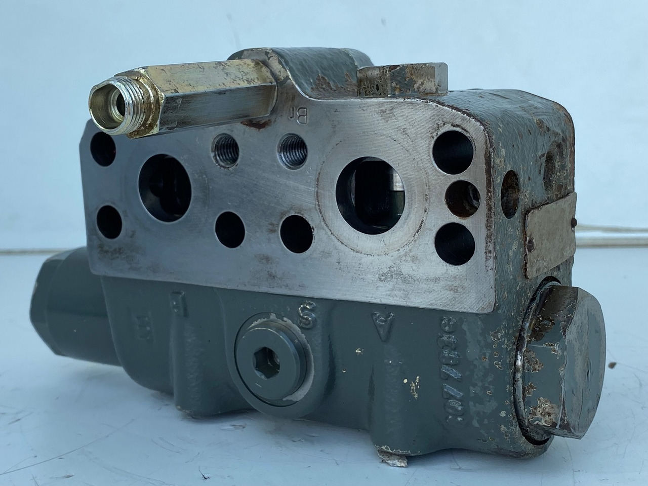 Liebherr Bremsventil ID-Nr.10471957. LOS914, LOS924, R902, R904, R912, R914, R922, R924, R924 COMP, R924 COMPA. #STM20.05## - Transmisie finală pentru Excavator pe şenile: Foto 5 Liebherr Bremsventil ID-Nr.10471957. LOS914, LOS924, R902, R904, R912, R914, R922, R924, R924 COMP, R924 COMPA. #STM20.05## - Transmisie finală pentru Excavator pe şenile: Foto 5