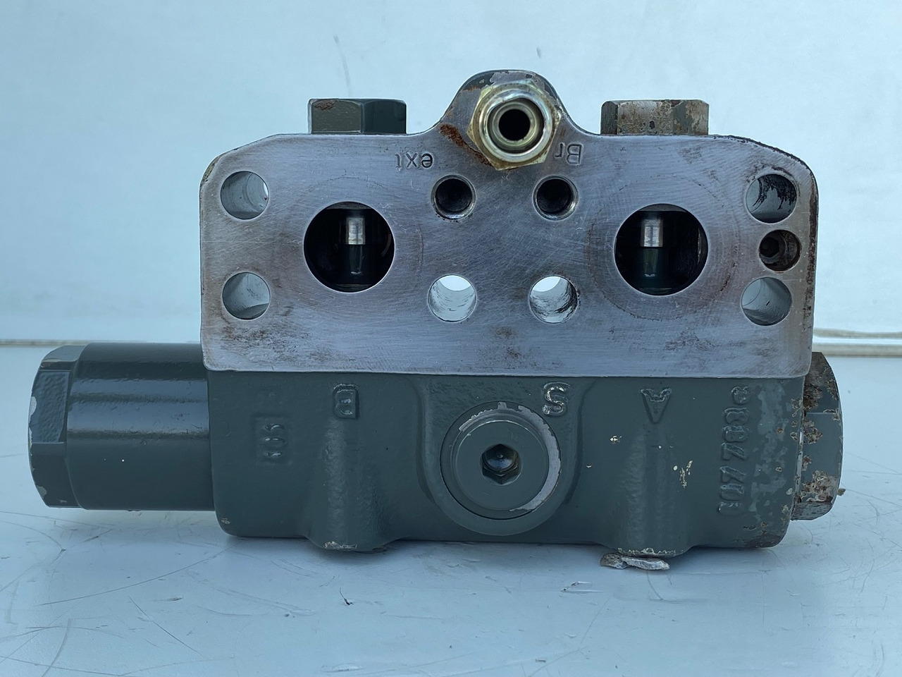 Liebherr Bremsventil ID-Nr.10471957. LOS914, LOS924, R902, R904, R912, R914, R922, R924, R924 COMP, R924 COMPA. #STM20.05## - Transmisie finală pentru Excavator pe şenile: Foto 3 Liebherr Bremsventil ID-Nr.10471957. LOS914, LOS924, R902, R904, R912, R914, R922, R924, R924 COMP, R924 COMPA. #STM20.05## - Transmisie finală pentru Excavator pe şenile: Foto 3