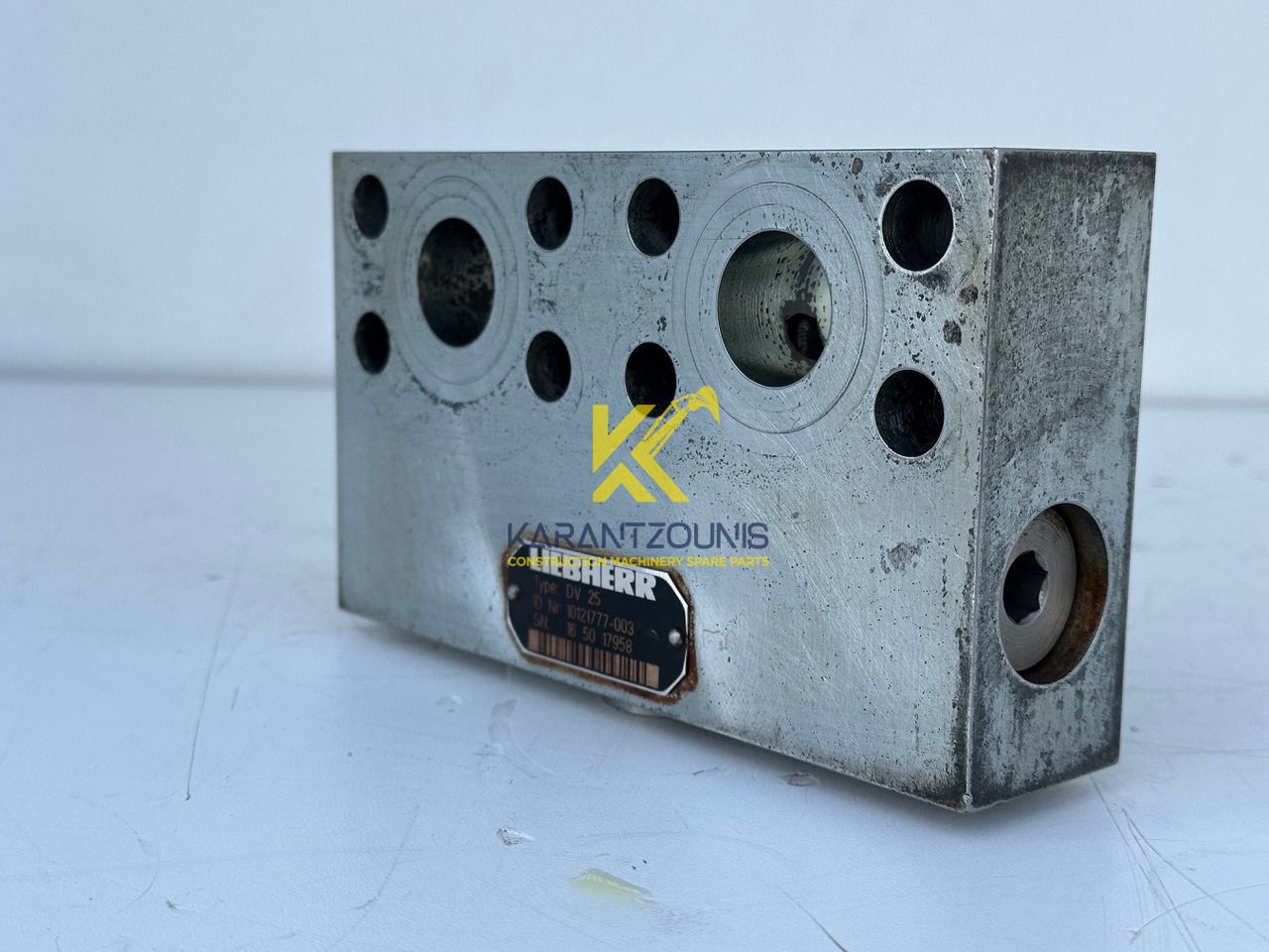 Liebherr Dämpfungsventil ID-Nr.10121777. P924 COMP, P926, R926, R916, R922, R924 COMP, R924, R926 COMP, R926, R930, R936, R946, R950 T, R960 T. #10121777.43199# - Reductor de rotire pentru Utilaje constructii: Foto 1 Liebherr Dämpfungsventil ID-Nr.10121777. P924 COMP, P926, R926, R916, R922, R924 COMP, R924, R926 COMP, R926, R930, R936, R946, R950 T, R960 T. #10121777.43199# - Reductor de rotire pentru Utilaje constructii: Foto 1