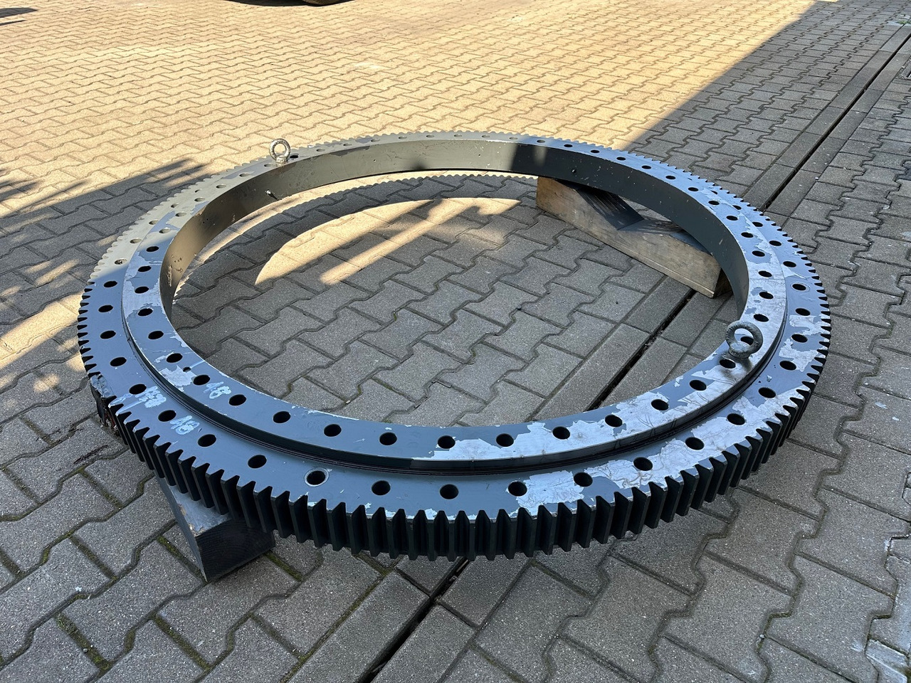 Liebherr Drehkranz - Kugeldrehverbindung Typ:KUD138 VA 002. ID-Nr.982757001. #159.10118# - Rulment rotire pentru Utilaje constructii: Foto 1 Liebherr Drehkranz - Kugeldrehverbindung Typ:KUD138 VA 002. ID-Nr.982757001. #159.10118# - Rulment rotire pentru Utilaje constructii: Foto 1