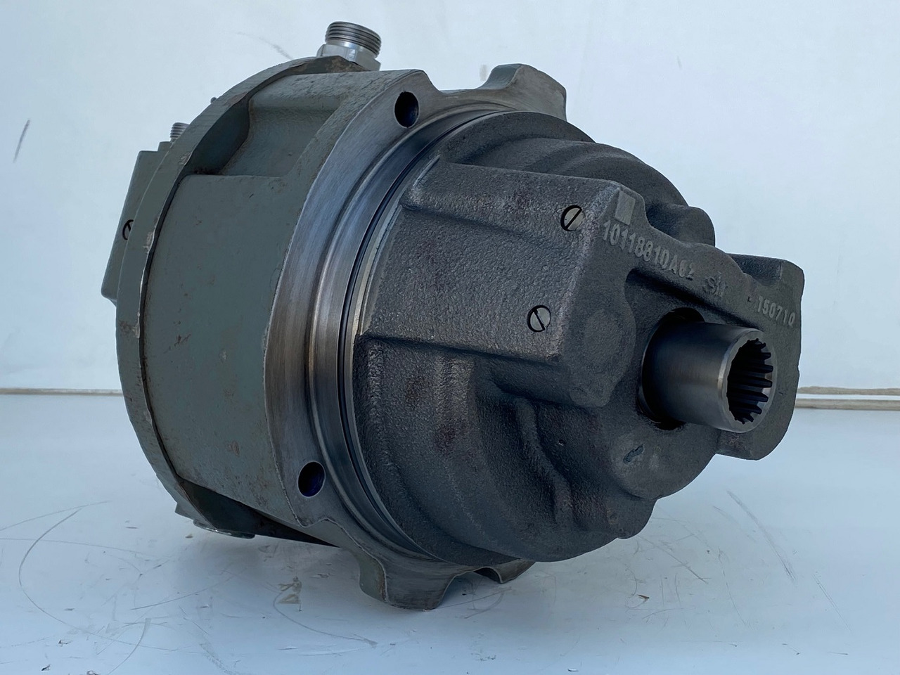 Liebherr Hydraulikeinbaumotor CMVE O 108. ID-Nr.10118562 - ID-Nr.10132610 - ID-Nr.10129048. LOS1916, LOS916, LOS926, R906, R916, R918, R920, R922, R924, R926COMP, R926, R936. #27979# - Motor hidraulic pentru Excavator pe şenile: Foto 4 Liebherr Hydraulikeinbaumotor CMVE O 108. ID-Nr.10118562 - ID-Nr.10132610 - ID-Nr.10129048. LOS1916, LOS916, LOS926, R906, R916, R918, R920, R922, R924, R926COMP, R926, R936. #27979# - Motor hidraulic pentru Excavator pe şenile: Foto 4