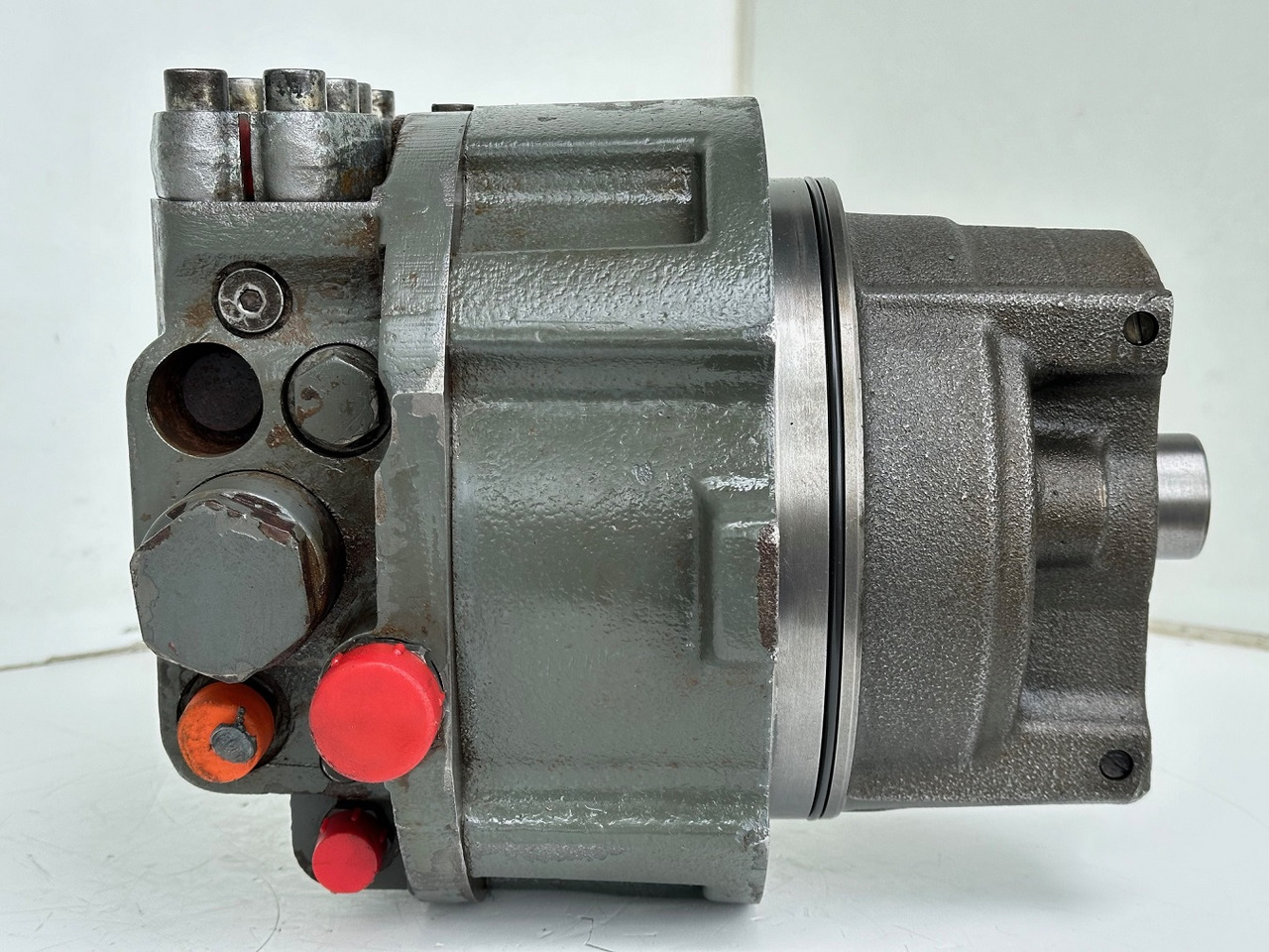 Liebherr Hydraulikeinbaumotor CMVE O 108. ID-Nr.10118562 - ID-Nr.10132610 - ID-Nr.10129048. LOS1916, LOS916, LOS926, R906, R916, R918, R920, R922, R924, R926COMP, R926, R936. #28313# - Motor hidraulic pentru Utilaje constructii: Foto 3 Liebherr Hydraulikeinbaumotor CMVE O 108. ID-Nr.10118562 - ID-Nr.10132610 - ID-Nr.10129048. LOS1916, LOS916, LOS926, R906, R916, R918, R920, R922, R924, R926COMP, R926, R936. #28313# - Motor hidraulic pentru Utilaje constructii: Foto 3