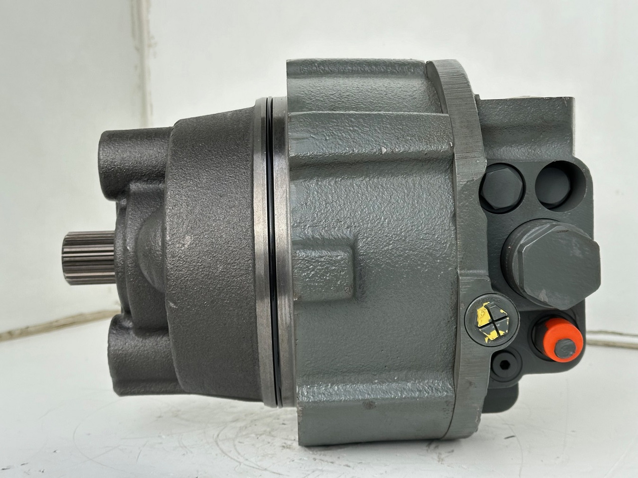 Liebherr Hydraulikeinbaumotor CMVE O 135. ID-Nr.10129570 - ID-Nr.11439804. FAT400P112 - FAT550P093. R930, R934, R936, R940, R944, R946, R950T. #10129570.21538# - Motor hidraulic pentru Utilaje constructii: Foto 3 Liebherr Hydraulikeinbaumotor CMVE O 135. ID-Nr.10129570 - ID-Nr.11439804. FAT400P112 - FAT550P093. R930, R934, R936, R940, R944, R946, R950T. #10129570.21538# - Motor hidraulic pentru Utilaje constructii: Foto 3