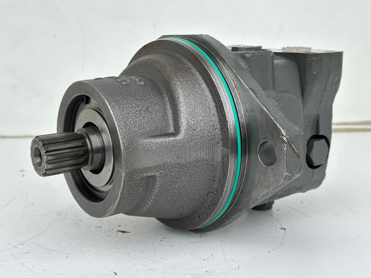 Liebherr Hydraulikeinbaumotor FMF045, ID-Nr.10132702. A924, LH30C, LH30M, LH35M, LH35MT, LH40C, LH40CP, LH40M, LH40MP, LH50CHR, LH50M, LH50MHR, LH50MT. #23.12.01058# - Motor hidraulic pentru Utilaje constructii: Foto 1 Liebherr Hydraulikeinbaumotor FMF045, ID-Nr.10132702. A924, LH30C, LH30M, LH35M, LH35MT, LH40C, LH40CP, LH40M, LH40MP, LH50CHR, LH50M, LH50MHR, LH50MT. #23.12.01058# - Motor hidraulic pentru Utilaje constructii: Foto 1