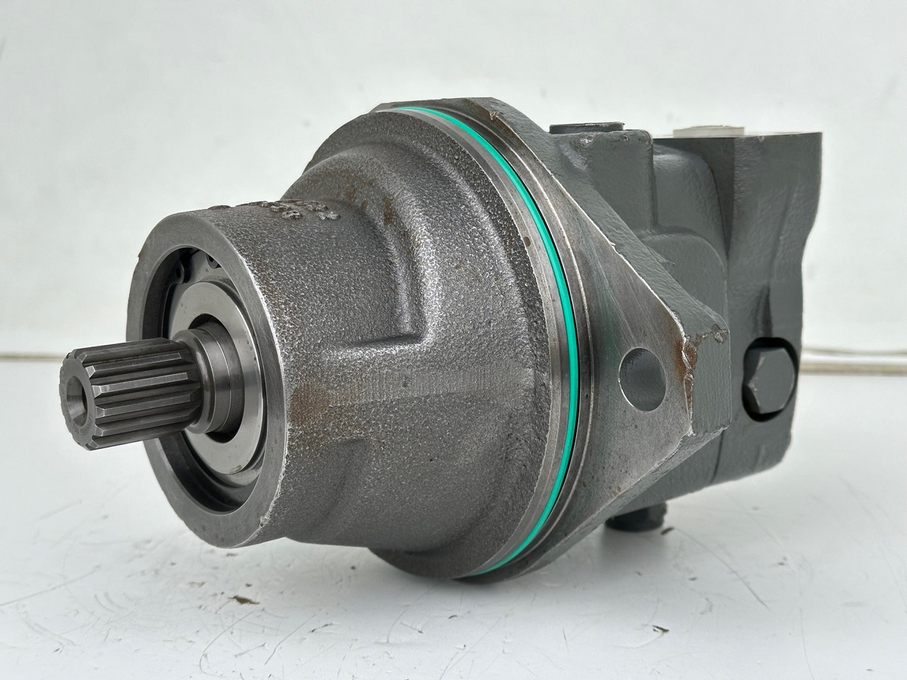 Liebherr Hydraulikeinbaumotor FMF045, ID-Nr.10132702. A924, LH30C, LH30M, LH35M, LH35MT, LH40C, LH40CP, LH40M, LH40MP, LH50CHR, LH50M, LH50MHR, LH50MT. #23.12.01063# - Motor hidraulic pentru Utilaje constructii: Foto 1 Liebherr Hydraulikeinbaumotor FMF045, ID-Nr.10132702. A924, LH30C, LH30M, LH35M, LH35MT, LH40C, LH40CP, LH40M, LH40MP, LH50CHR, LH50M, LH50MHR, LH50MT. #23.12.01063# - Motor hidraulic pentru Utilaje constructii: Foto 1