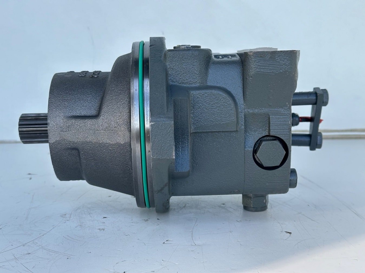 Liebherr Hydraulikeinbaumotor FMF045, ID-Nr.10132702. A924,LH30C,LH30M,LH35M,LH35MT,LH40C,LH40CP,LH40M,LH40MP,LH50CHR,LH50M,LH50MHR,LH50MT. #23.12.01074# - Motor hidraulic pentru Excavator pe roţi: Foto 1 Liebherr Hydraulikeinbaumotor FMF045, ID-Nr.10132702. A924,LH30C,LH30M,LH35M,LH35MT,LH40C,LH40CP,LH40M,LH40MP,LH50CHR,LH50M,LH50MHR,LH50MT. #23.12.01074# - Motor hidraulic pentru Excavator pe roţi: Foto 1