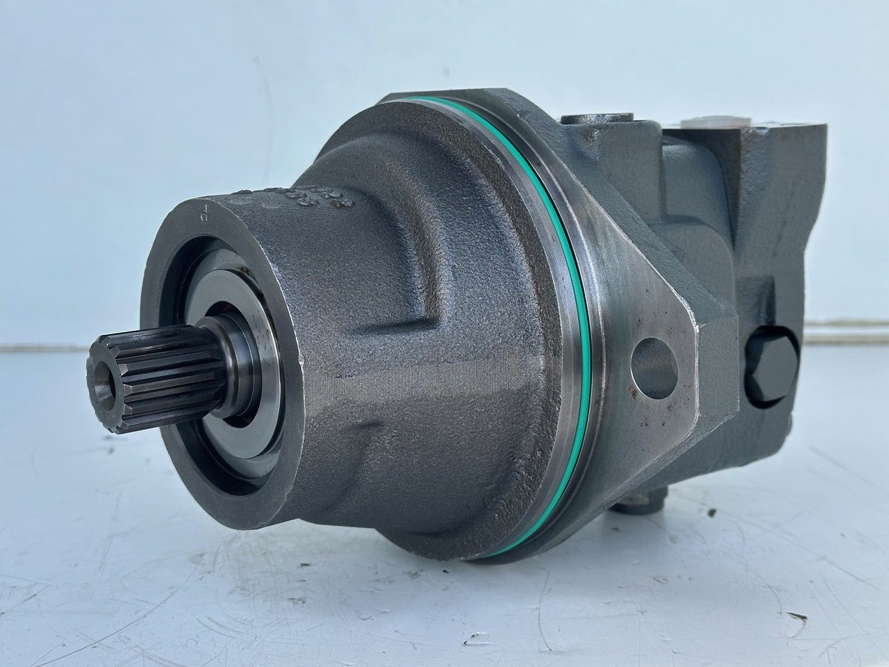 Liebherr Hydraulikeinbaumotor FMF045, ID-Nr.10132702. A924,LH30C,LH30M,LH35M,LH35MT,LH40C,LH40CP,LH40M,LH40MP,LH50CHR,LH50M,LH50MHR,LH50MT. #23.12.01074# - Motor hidraulic pentru Excavator pe roţi: Foto 3 Liebherr Hydraulikeinbaumotor FMF045, ID-Nr.10132702. A924,LH30C,LH30M,LH35M,LH35MT,LH40C,LH40CP,LH40M,LH40MP,LH50CHR,LH50M,LH50MHR,LH50MT. #23.12.01074# - Motor hidraulic pentru Excavator pe roţi: Foto 3
