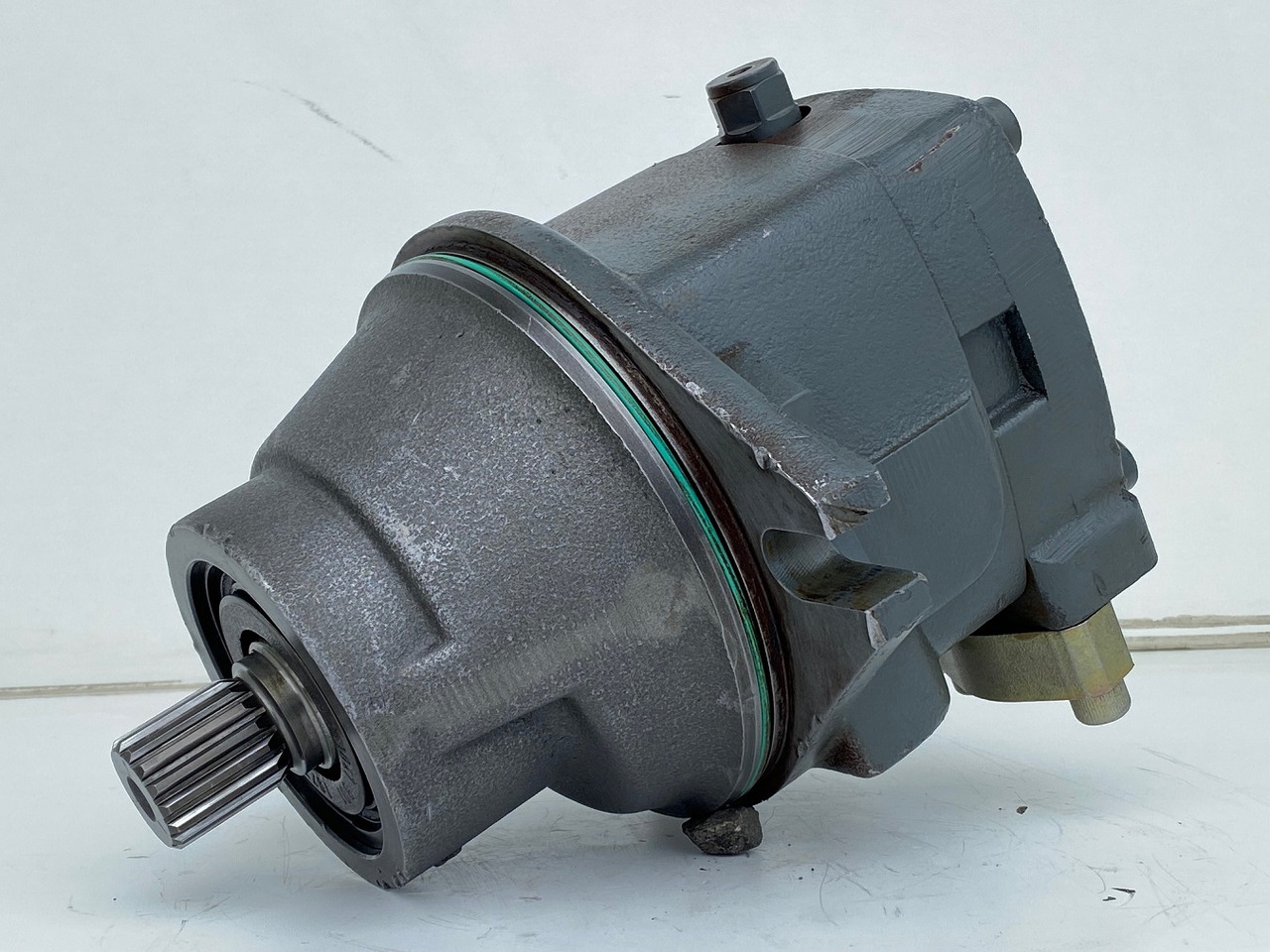 Liebherr Hydraulikeinbaumotor FMF090, ID-Nr.10120382 - ID-Nr.9273168 - ID-Nr.9074075. A900, A944, LH60, E942, EP944, ER944, LOS942, LOS944, P942, P944, R934 TR, R940, R942, R944, R946, R950. #17868 - Motor hidraulic pentru Excavator pe şenile: Foto 2 Liebherr Hydraulikeinbaumotor FMF090, ID-Nr.10120382 - ID-Nr.9273168 - ID-Nr.9074075. A900, A944, LH60, E942, EP944, ER944, LOS942, LOS944, P942, P944, R934 TR, R940, R942, R944, R946, R950. #17868 - Motor hidraulic pentru Excavator pe şenile: Foto 2
