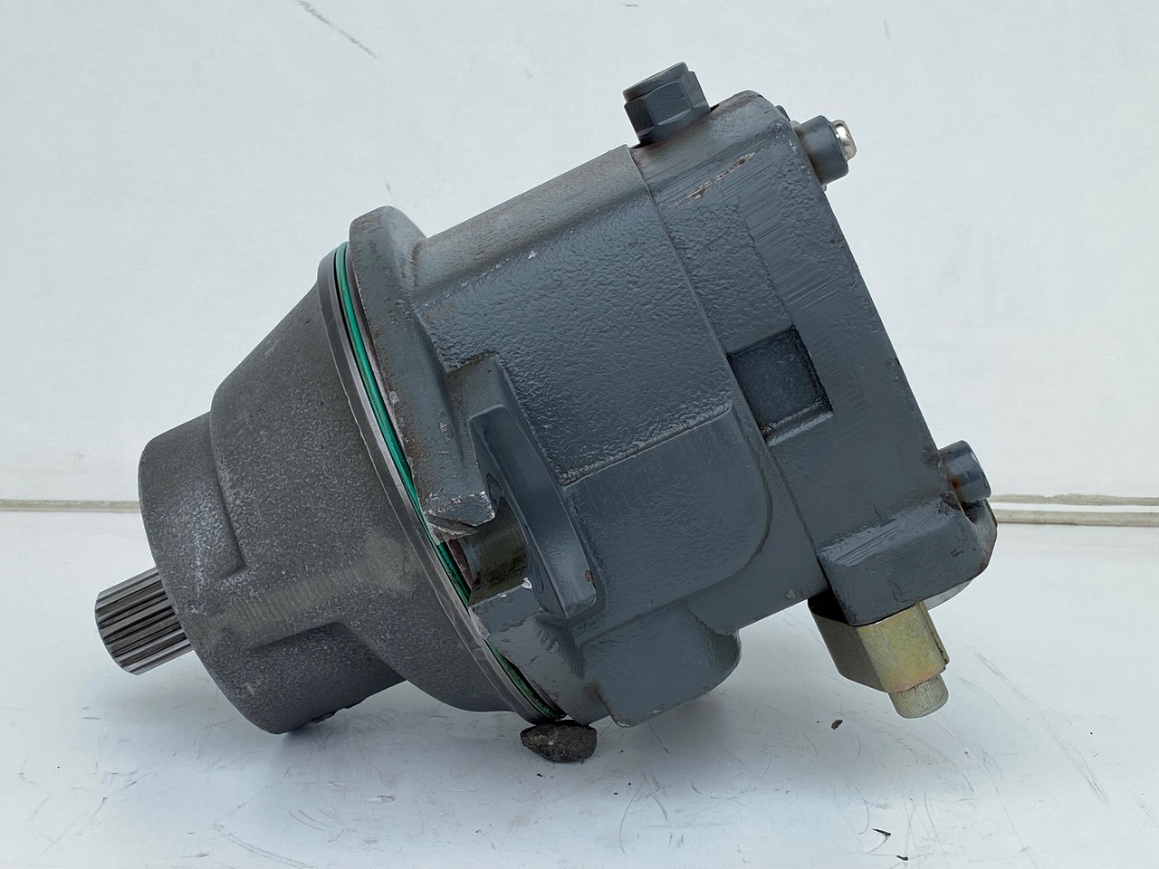 Liebherr Hydraulikeinbaumotor FMF090, ID-Nr.10120382 - ID-Nr.9273168 - ID-Nr.9074075. A900, A944, LH60, E942, EP944, ER944, LOS942, LOS944, P942, P944, R934 TR, R940, R942, R944, R946, R950. #17868 - Motor hidraulic pentru Excavator pe şenile: Foto 1 Liebherr Hydraulikeinbaumotor FMF090, ID-Nr.10120382 - ID-Nr.9273168 - ID-Nr.9074075. A900, A944, LH60, E942, EP944, ER944, LOS942, LOS944, P942, P944, R934 TR, R940, R942, R944, R946, R950. #17868 - Motor hidraulic pentru Excavator pe şenile: Foto 1