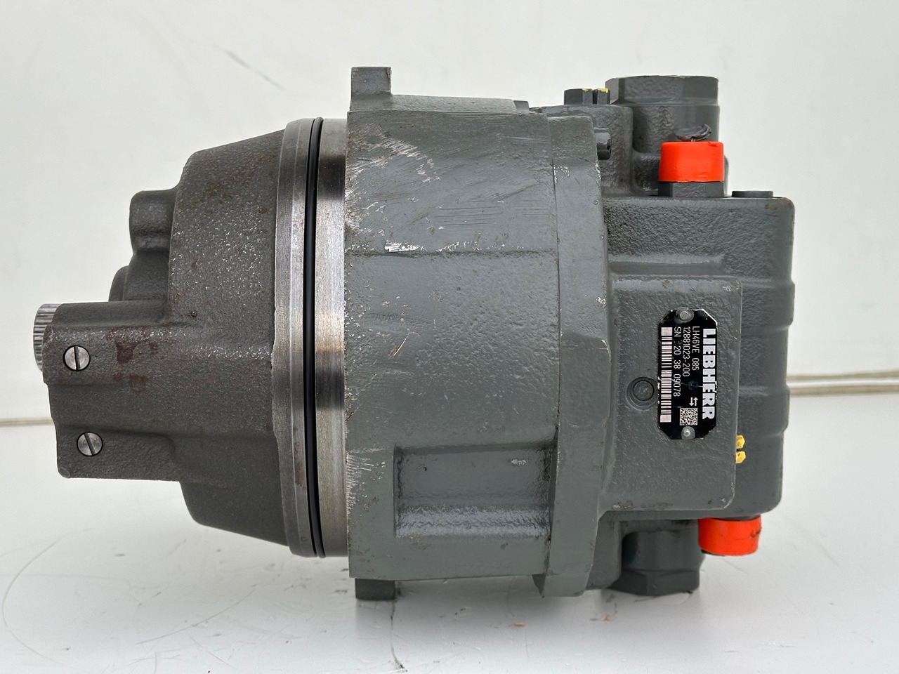 Liebherr Hydraulikeinbaumotor LH46VE 085. ID-Nr.12421312 - ID-Nr.12881023. LO1926, LOS926 K-LC, R922, R924, R926, R926 K-LC, R930 T. #20.38.0978# - Motor hidraulic pentru Utilaje constructii: Foto 3 Liebherr Hydraulikeinbaumotor LH46VE 085. ID-Nr.12421312 - ID-Nr.12881023. LO1926, LOS926 K-LC, R922, R924, R926, R926 K-LC, R930 T. #20.38.0978# - Motor hidraulic pentru Utilaje constructii: Foto 3