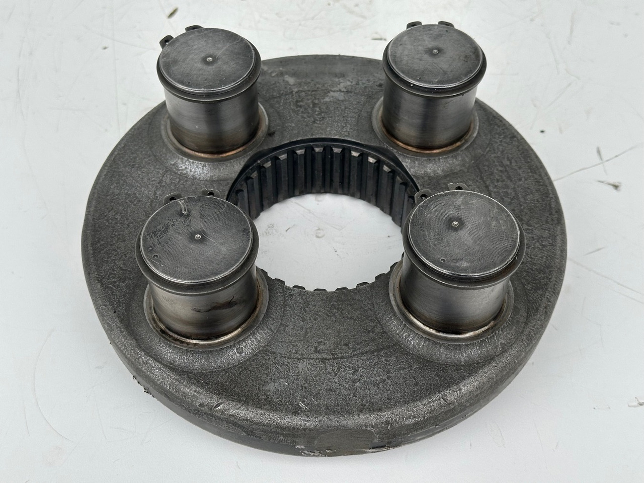 Liebherr Planetenträger ID-Nr.944306303 - ID-Nr.9443063.  A924, A934, LH30, LH35, R906, R916, R922, R924, R926, R932, R934, R944.  #944306303.C7.2906# - Reductor de rotire pentru Utilaje constructii: Foto 2 Liebherr Planetenträger ID-Nr.944306303 - ID-Nr.9443063.  A924, A934, LH30, LH35, R906, R916, R922, R924, R926, R932, R934, R944.  #944306303.C7.2906# - Reductor de rotire pentru Utilaje constructii: Foto 2