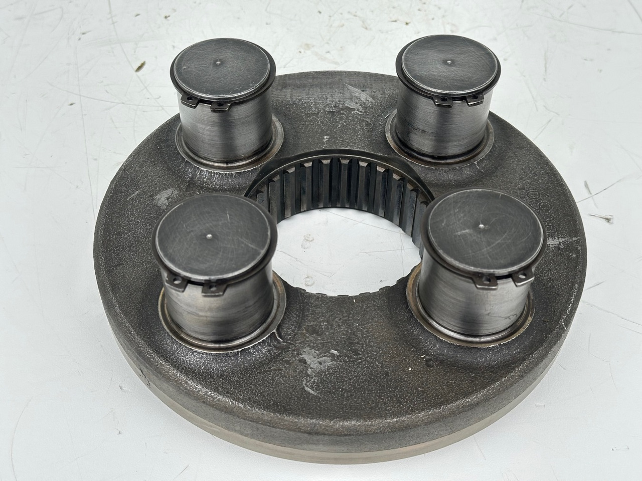 Liebherr Planetenträger ID-Nr.944306303 - ID-Nr.9443063.  A924, A934, LH30, LH35, R906, R916, R922, R924, R926, R932, R934, R944.  #944306303.L6.1000# - Reductor de rotire pentru Utilaje constructii: Foto 2 Liebherr Planetenträger ID-Nr.944306303 - ID-Nr.9443063.  A924, A934, LH30, LH35, R906, R916, R922, R924, R926, R932, R934, R944.  #944306303.L6.1000# - Reductor de rotire pentru Utilaje constructii: Foto 2