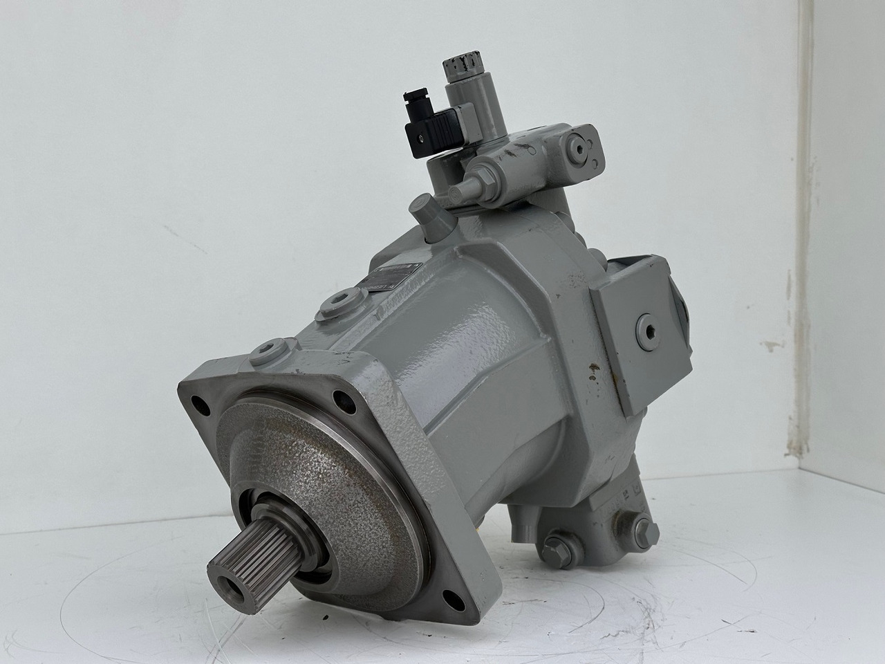 Liebherr Verstellmotor ID-Nr.510240108 - Hydromatik Rexroth Axialkolben-Verstellmotor Typ:A6VM140EP2D/63W-VZB017HB. #24338070# - Motor hidraulic pentru Macara pe senile: Foto 1 Liebherr Verstellmotor ID-Nr.510240108 - Hydromatik Rexroth Axialkolben-Verstellmotor Typ:A6VM140EP2D/63W-VZB017HB. #24338070# - Motor hidraulic pentru Macara pe senile: Foto 1