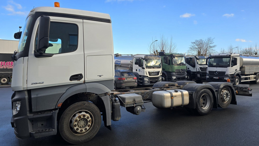 Mercedes Benz Actros 2642 Fahrgestell ohne Aufbau (Nr. 5800) - Camion şasiu: Foto 2 Mercedes Benz Actros 2642 Fahrgestell ohne Aufbau (Nr. 5800) - Camion şasiu: Foto 2
