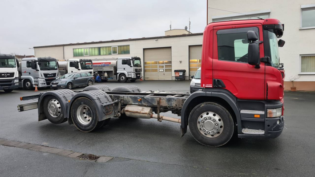 Scania P 400 6x2 RECHTSLENKER(Nr. 5018) - Camion şasiu: Foto 1 Scania P 400 6x2 RECHTSLENKER(Nr. 5018) - Camion şasiu: Foto 1