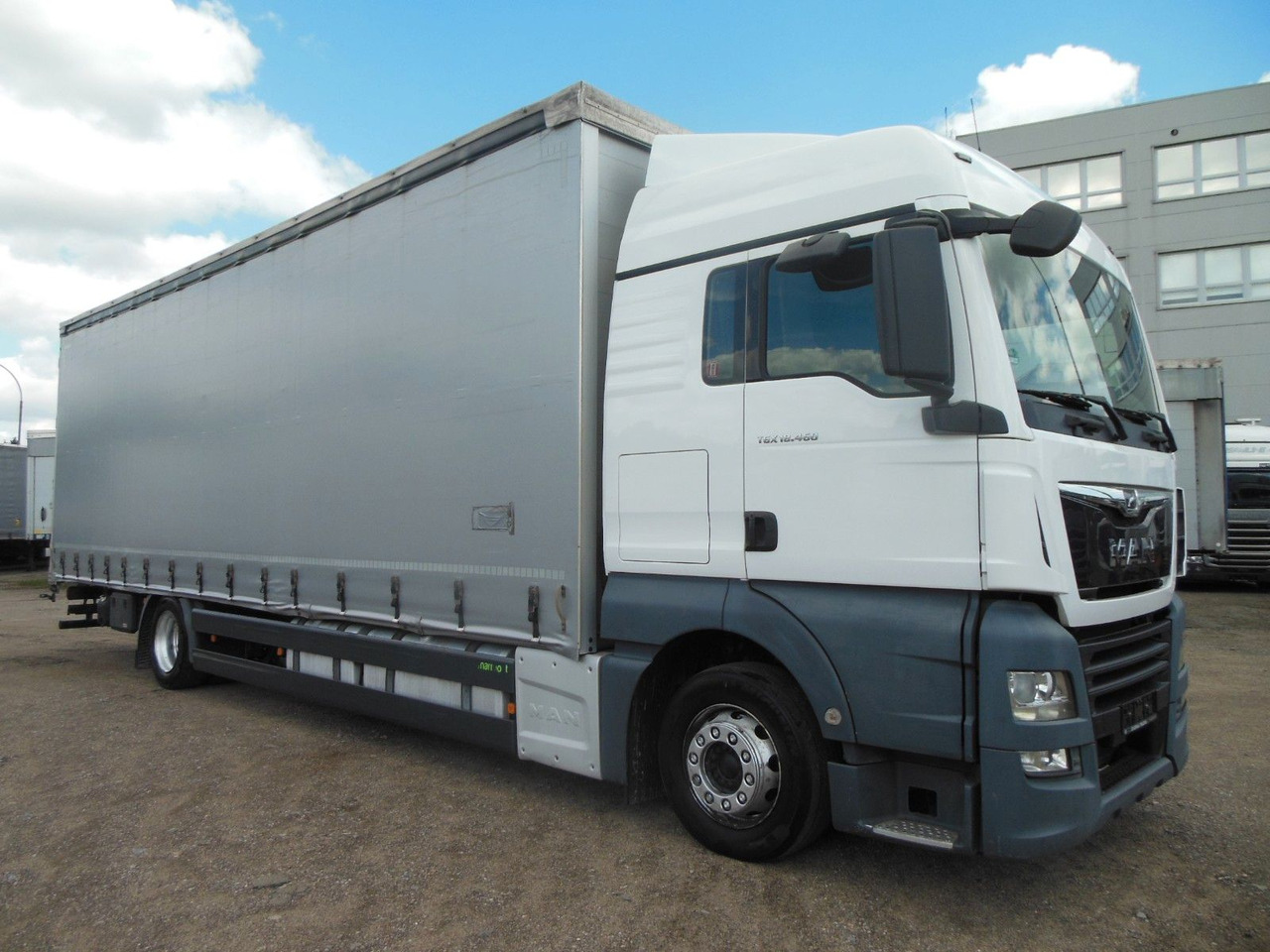 MAN TGX 18.460, XLX, VOLL LUFT, PRITSCHE 9,2M, TOP!! - Camion cu prelată: Foto 2 MAN TGX 18.460, XLX, VOLL LUFT, PRITSCHE 9,2M, TOP!! - Camion cu prelată: Foto 2