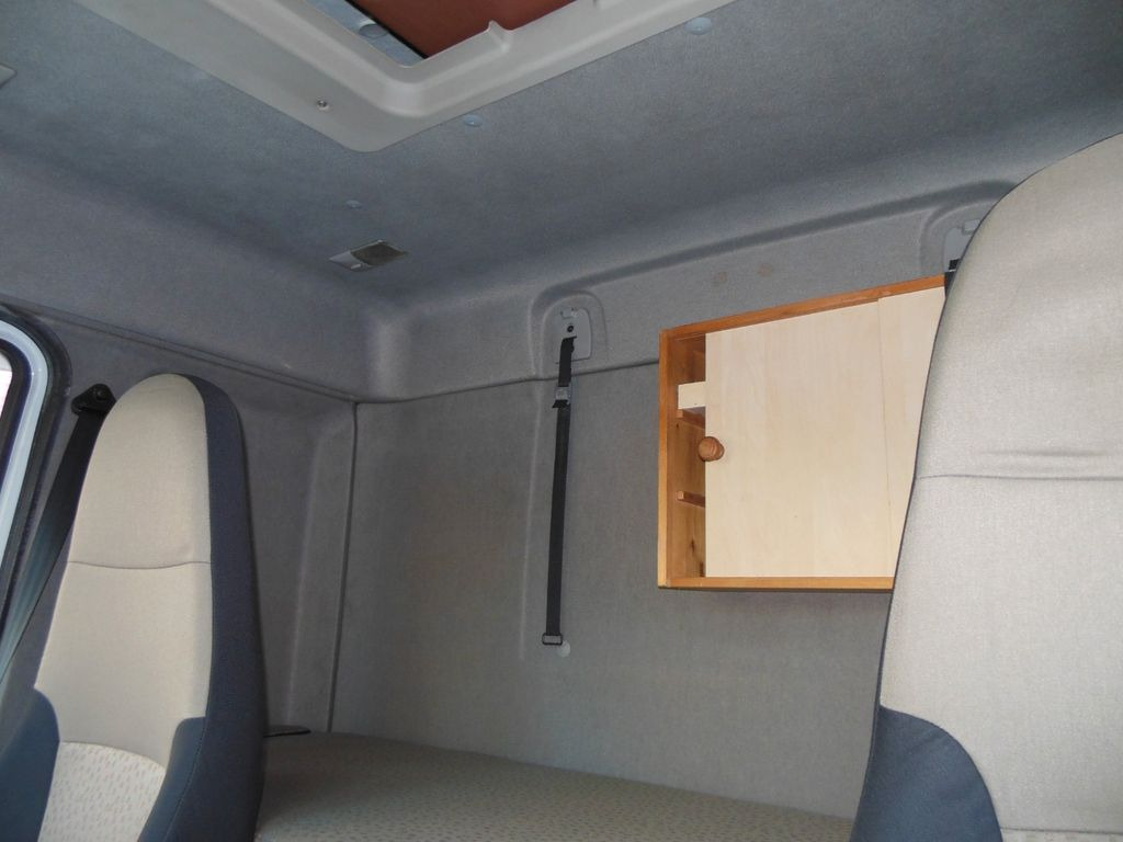 Camion platformă Renault MIDLUM DXI 180.08 Renault MIDLUM DXI 180.08: Foto 16 Camion platformă Renault MIDLUM DXI 180.08 Renault MIDLUM DXI 180.08: Foto 16