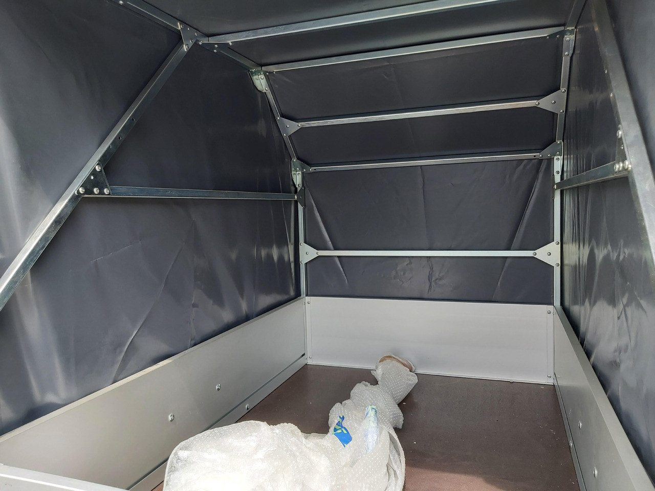 Aluliner Planen Anhänger GT 500 151x101x120 +Hochplane aero grau (XXS) 500kg 2021 - Remorca auto: Foto 5 Aluliner Planen Anhänger GT 500 151x101x120 +Hochplane aero grau (XXS) 500kg 2021 - Remorca auto: Foto 5