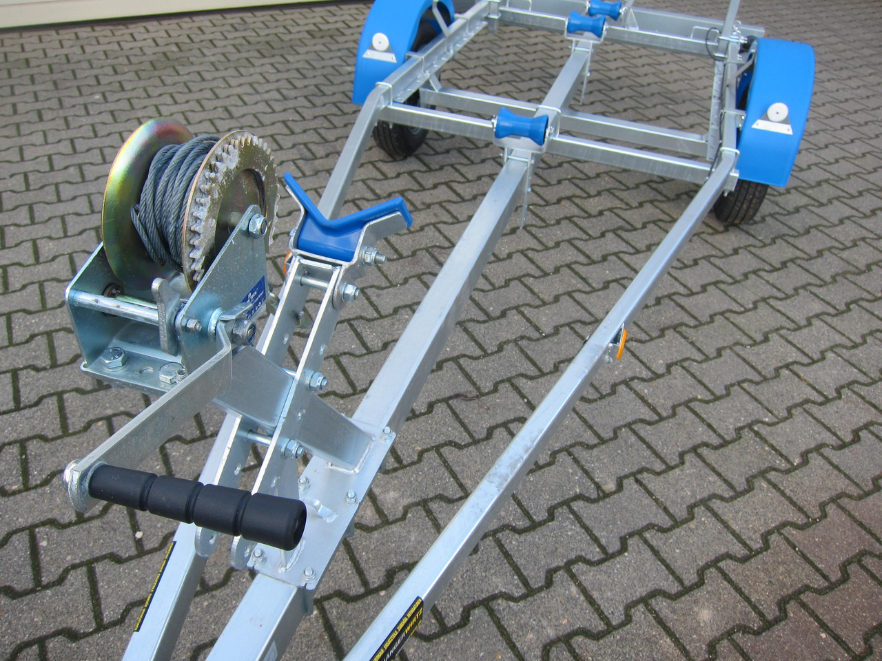 Bootsanhänger Boattrailer Neptun NAVY N7-17 Trailer 750kg mit Winde Winter Online Aktion - Peridoc: Foto 5 Bootsanhänger Boattrailer Neptun NAVY N7-17 Trailer 750kg mit Winde Winter Online Aktion - Peridoc: Foto 5