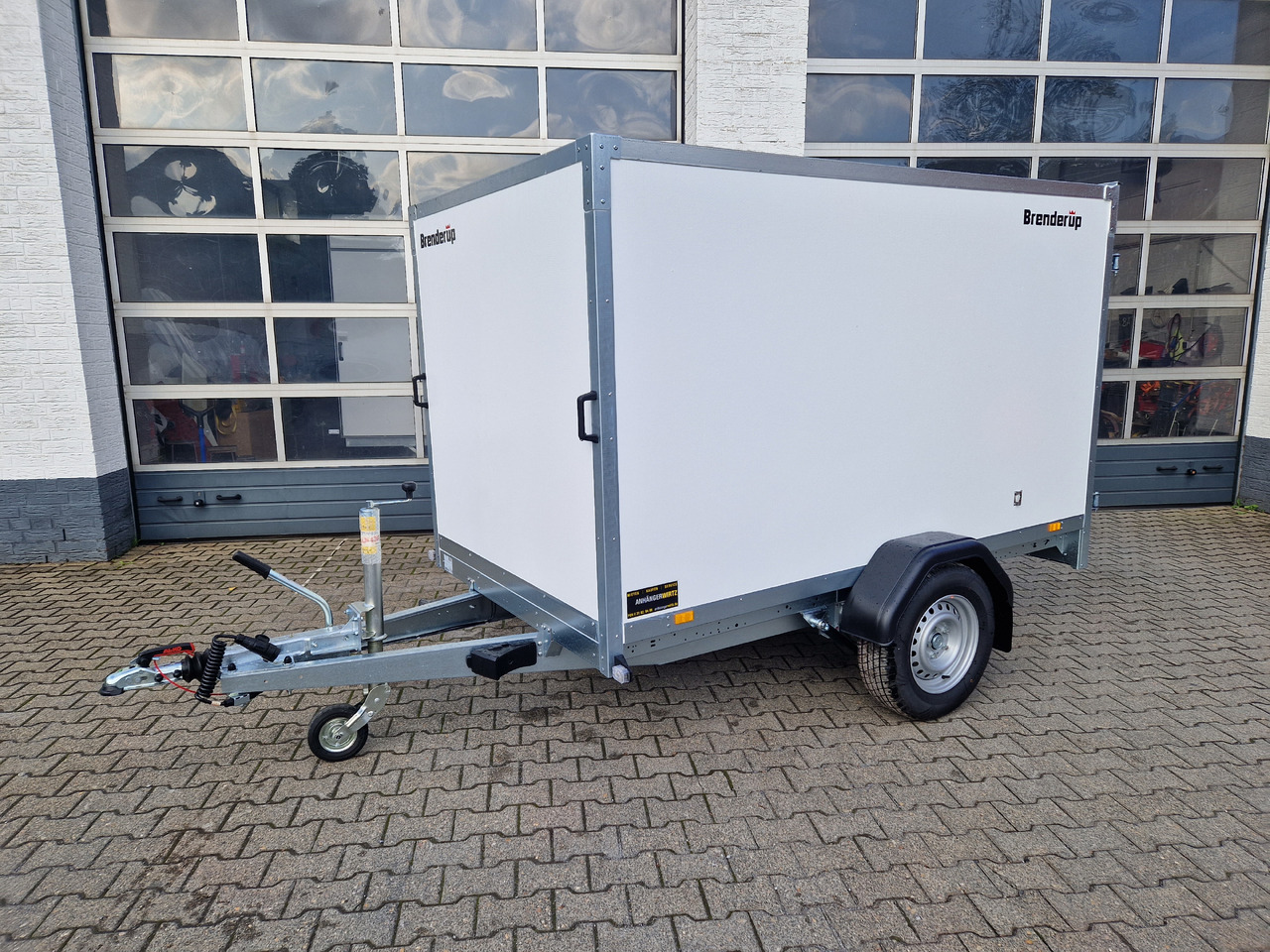 Brenderup Cargo Dynamic CD260 BD 260x155x150cm niedrig Hecktüren (S) 1300kg - Remorcă furgon: Foto 1 Brenderup Cargo Dynamic CD260 BD 260x155x150cm niedrig Hecktüren (S) 1300kg - Remorcă furgon: Foto 1