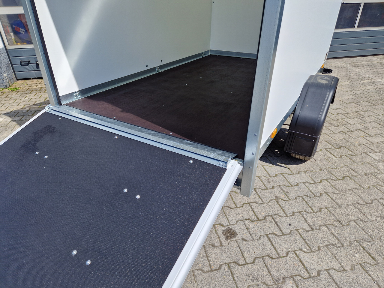 Brenderup Cargo Dynamic CD260 BD R 260x150x185 Heckrampe Wabenwände (S) 1300kg - Remorcă furgon: Foto 4 Brenderup Cargo Dynamic CD260 BD R 260x150x185 Heckrampe Wabenwände (S) 1300kg - Remorcă furgon: Foto 4