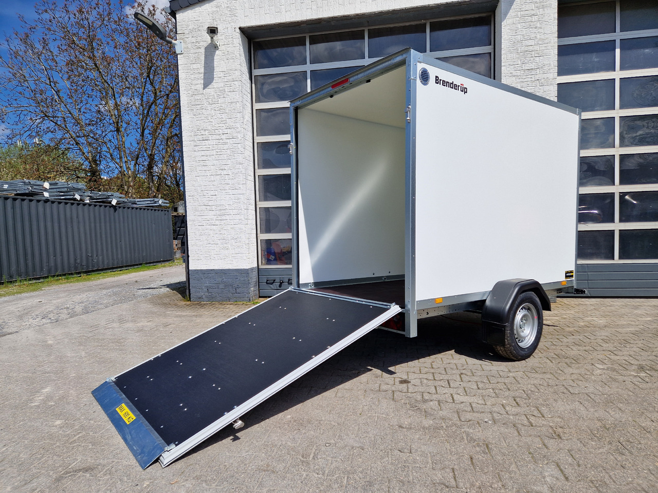 Brenderup Cargo Dynamic CD260 BD R 260x150x185 Heckrampe Wabenwände (S) 1300kg - Remorcă furgon: Foto 1 Brenderup Cargo Dynamic CD260 BD R 260x150x185 Heckrampe Wabenwände (S) 1300kg - Remorcă furgon: Foto 1