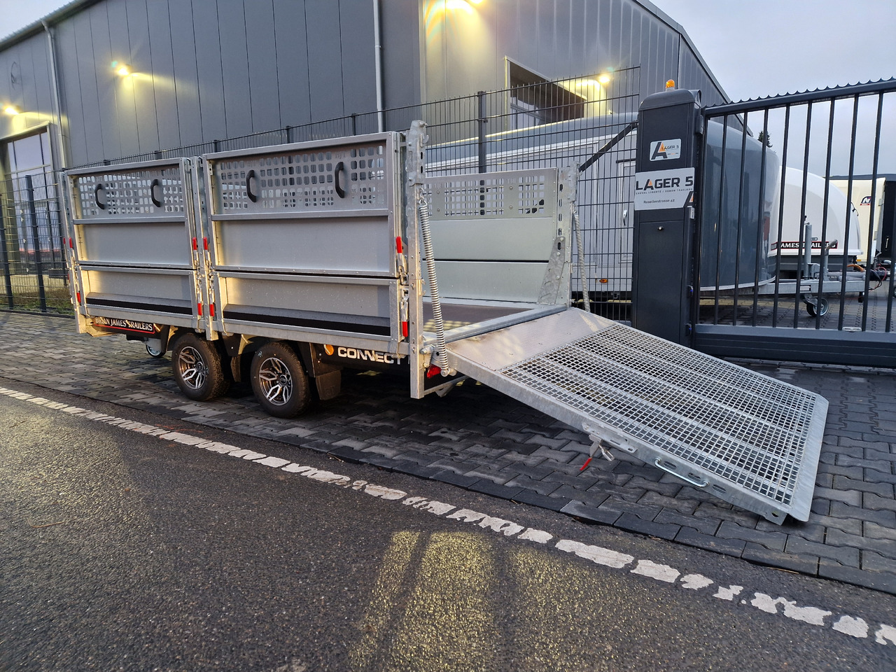 Brian James Trailer Connect 310x188cm black Premium Greenkeeper Alufelgen Tandem 10" 3000kg - Remorcă platformă: Foto 1 Brian James Trailer Connect 310x188cm black Premium Greenkeeper Alufelgen Tandem 10" 3000kg - Remorcă platformă: Foto 1