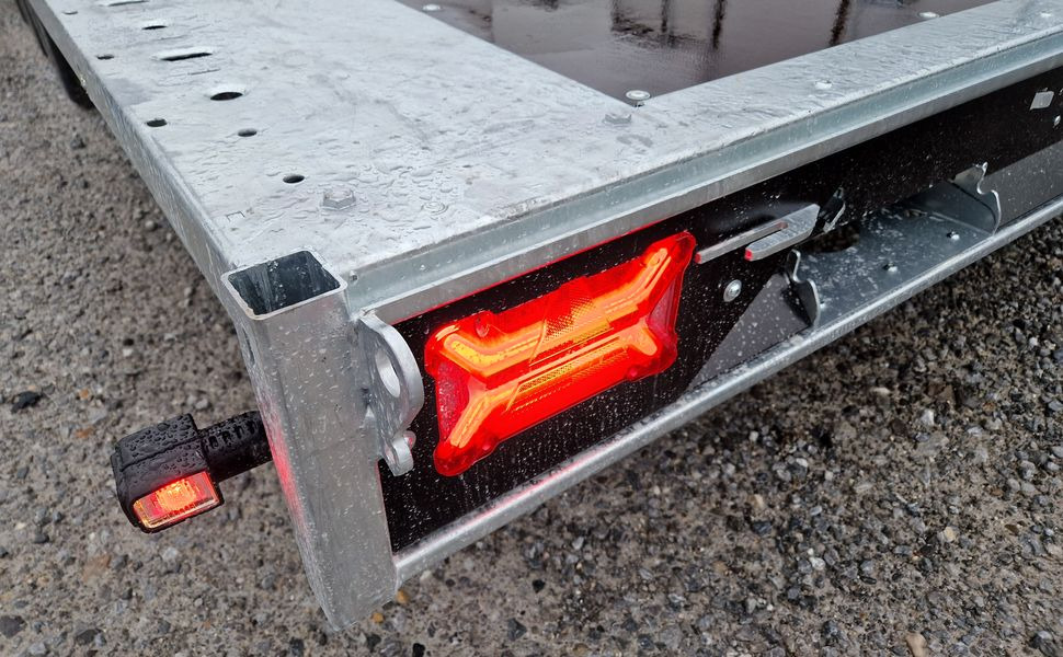 Brian James Trailer Connect 310x188cm black plattform Tandem 10" Alufelgen 3000kg - Remorcă platformă: Foto 1 Brian James Trailer Connect 310x188cm black plattform Tandem 10" Alufelgen 3000kg - Remorcă platformă: Foto 1