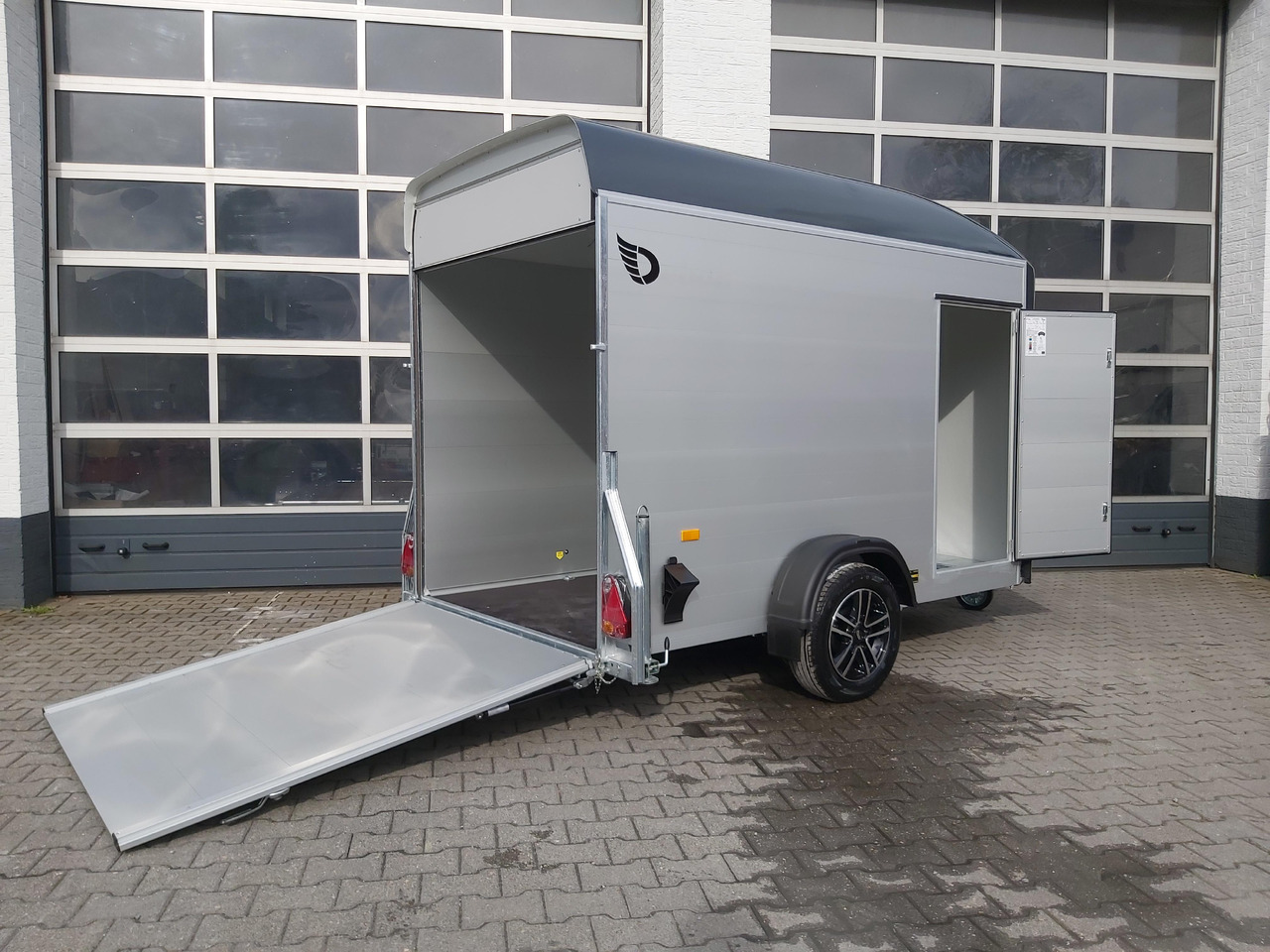 Cargo Roadster 300 300x150x184cm Alu Poly darkgrey Seitentür Alufelgen darkline 100km/H 1300kg - Remorcă furgon: Foto 3 Cargo Roadster 300 300x150x184cm Alu Poly darkgrey Seitentür Alufelgen darkline 100km/H 1300kg - Remorcă furgon: Foto 3