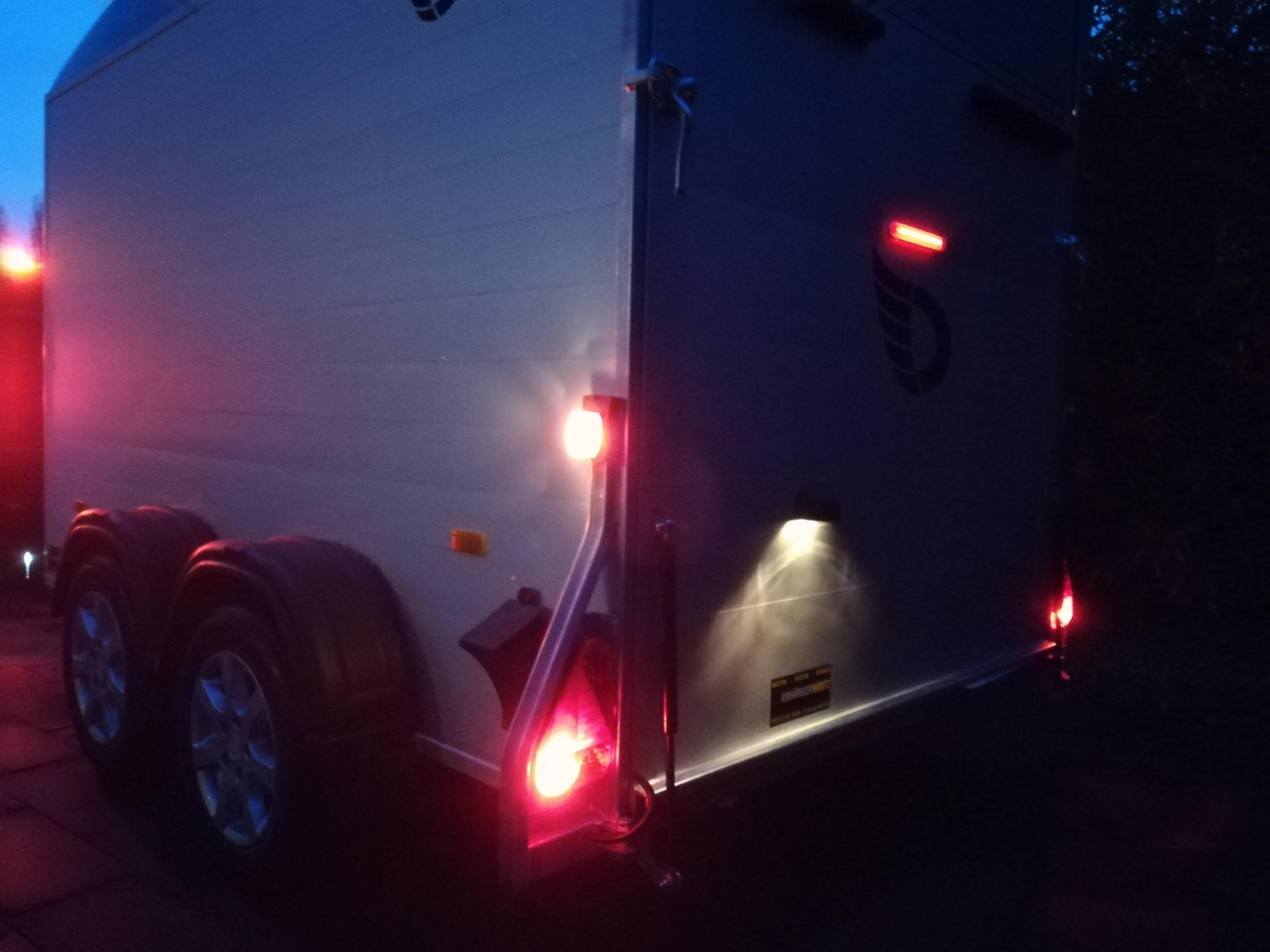 Cargo Roadster 500 312x167x199cm Alu Poly black Seitentür 100km/H Pullman 2000kg Sommer Aktion 2025 - Remorcă furgon: Foto 3 Cargo Roadster 500 312x167x199cm Alu Poly black Seitentür 100km/H Pullman 2000kg Sommer Aktion 2025 - Remorcă furgon: Foto 3