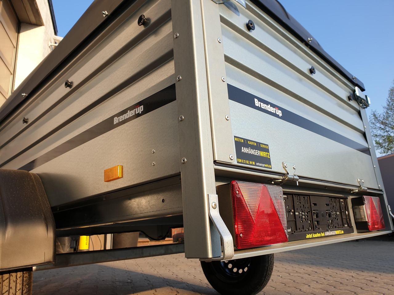 Deckelanhänger Brenderup 1205 SXLUB 750 203x116x55cm mit ABS Deckel schwarz 750kg online Aktion - Remorca auto: Foto 5 Deckelanhänger Brenderup 1205 SXLUB 750 203x116x55cm mit ABS Deckel schwarz 750kg online Aktion - Remorca auto: Foto 5