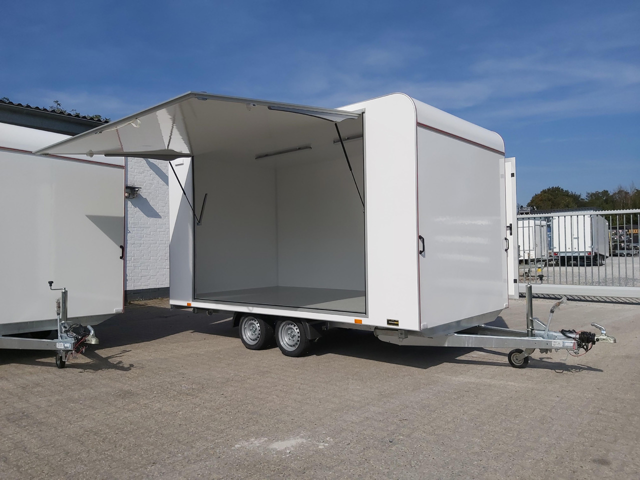 Event Trailer Koffer TWSP M 420T.01 420x220x217cm Seitenklappe Tür 230Volt 100 km/H 2700kg - Rulota comerciala: Foto 1 Event Trailer Koffer TWSP M 420T.01 420x220x217cm Seitenklappe Tür 230Volt 100 km/H 2700kg - Rulota comerciala: Foto 1