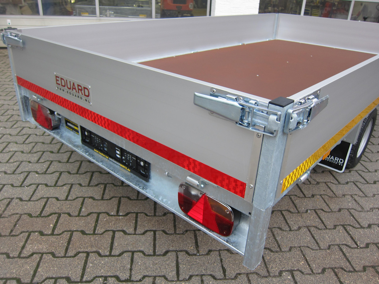 Hochlader 310x160x30cm Lfh: 56cm 10" niedrig Fahrwerk (M) 1350kg - Remorca auto: Foto 4 Hochlader 310x160x30cm Lfh: 56cm 10" niedrig Fahrwerk (M) 1350kg - Remorca auto: Foto 4