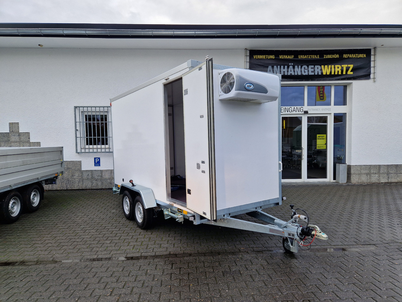 Kargo CoolBoxx FK2736HT 355x162x198cm Seitentür 230V +Kühler Govi Arktik 2000 100km/H 2700kg - Remorcă frigider: Foto 1 Kargo CoolBoxx FK2736HT 355x162x198cm Seitentür 230V +Kühler Govi Arktik 2000 100km/H 2700kg - Remorcă frigider: Foto 1