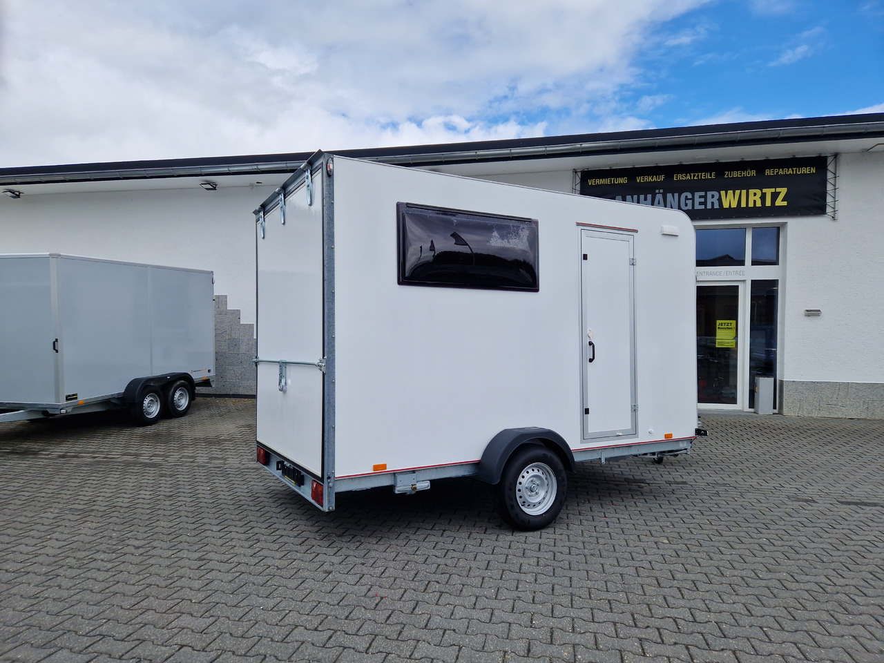 Remorcă furgon Koffer Sport Camp TFS 360.00 360x200x210cm aero Seitentür Heckklappe Fenster Bett 230V IL (L) 1500kg: Foto 6