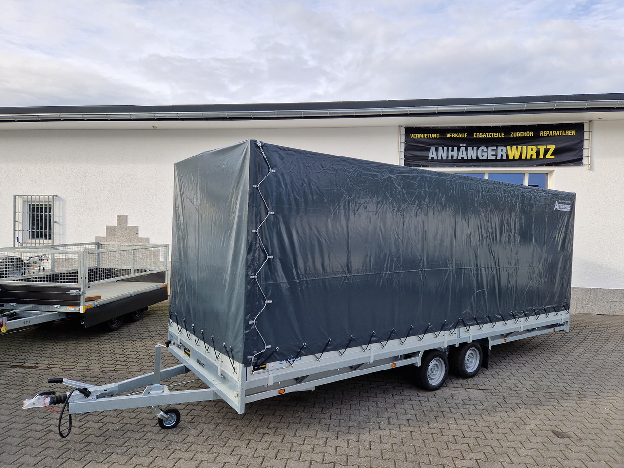 MEDAX - 2 3000 611x203x210cm Hochplane 12" niedrig Fahrwerk 3000kg - Remorcă cu prelată: Foto 1 MEDAX - 2 3000 611x203x210cm Hochplane 12" niedrig Fahrwerk 3000kg - Remorcă cu prelată: Foto 1