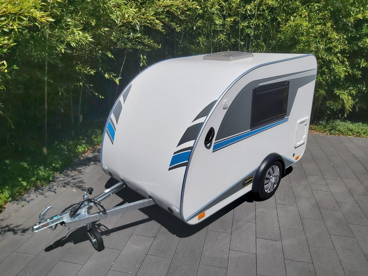 Mini Camper Mini Tommy TMC25 Basic V1 252x140x121cm Küche 100km/H 750kg ohne Bremse Winter Aktion - Rulotă: Foto 4 Mini Camper Mini Tommy TMC25 Basic V1 252x140x121cm Küche 100km/H 750kg ohne Bremse Winter Aktion - Rulotă: Foto 4