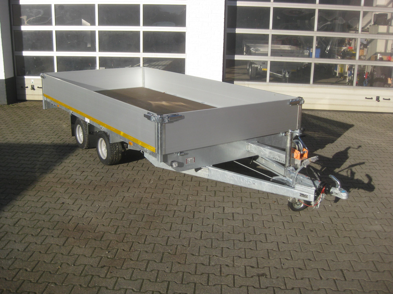 Multi Transporter 406x200x40cm Auffahrrampen 10" niedrig Fahrwerk LfH 56cm (XL) 2700kg - Remorcă platformă: Foto 2 Multi Transporter 406x200x40cm Auffahrrampen 10" niedrig Fahrwerk LfH 56cm (XL) 2700kg - Remorcă platformă: Foto 2
