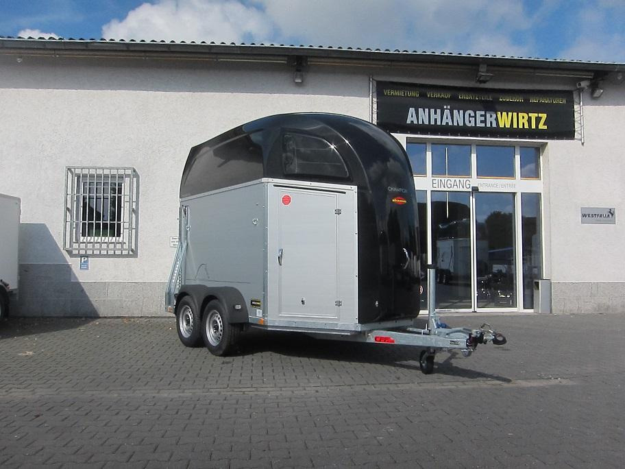 Pferdeanhänger Böckmann Champion R Sattelkammer blackline 2400kg CFF+ 100 km/H Modell 25 - Remorcă transport cai: Foto 2 Pferdeanhänger Böckmann Champion R Sattelkammer blackline 2400kg CFF+ 100 km/H Modell 25 - Remorcă transport cai: Foto 2