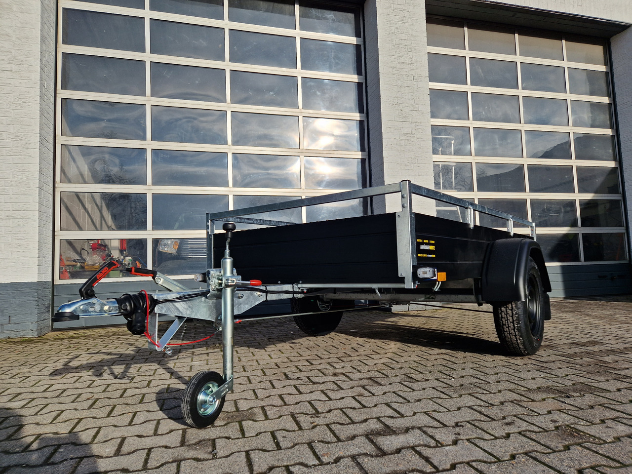 Saris Anhänger DV135 McAlu Pro MP 255x133x43cm blackline (S) 1350kg black deal Aktion - Remorca auto: Foto 5 Saris Anhänger DV135 McAlu Pro MP 255x133x43cm blackline (S) 1350kg black deal Aktion - Remorca auto: Foto 5